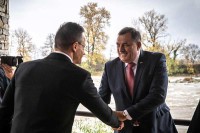 Sijarto: Sa Srbima treba razgovarati, Mađarska će uložiti veto ako EU  pokuša da uvede sankcije Dodiku