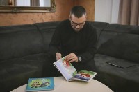 Teolog Bojan Jokanović iz Doboja u misiji opismenjavanja kroz ilustracije
