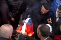 Mediji: Uhapšene dvije osobe zbog paljenja srpske zastave u Tirani