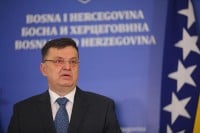 Tegeltija: Zaposleni u zajedničkim institucijama neće ostati bez plata