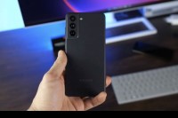 Самсунг представио смартфон Галакси С21 ФЕ