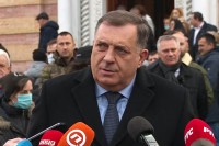 Dodik: Mi svoj praznik proslavljamo u slavu mira, dok FBiH revitalizuje paravojne formacije