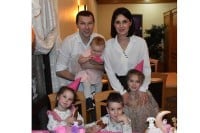 Јована и Марко, и поред бриге за четворо дјеце, проналазе вријеме за израду разних украсних дрвенарија