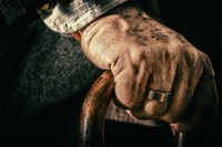 Djed (91) na filmski način pokušao da pobjegne iz staračkog doma: Pomoću vezanih čaršava se spustio kroz prozor