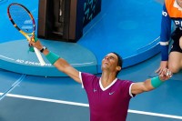 Nadal preživio Šapovalova i poslije pet setova prošao u polufinale