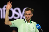 Medvedev na terenu spomenuo Đokovića i izazvao buru u Melburnu