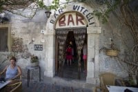 Čuveni sicilijanski bar iz „Kuma“ i dalje radi i izgleda potpuno isto kao u filmu VIDEO