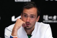 Medvedev se povukao, Đoković ostaje prvi