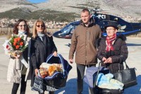 Helikopterski servis bebe Vasilija i Dunju i njihovu majku odvezao kući u Trebinje