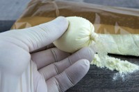 Policija u Banjaluci nakon dojava zaplijenila oružje i drogu