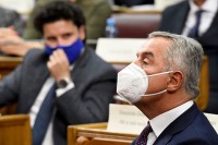 Kuda plovi crnogorski brod: Abazović iz pepela podiže Đukanovića