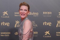 Kejt Blanšet nosila haljinu prekrivenu kristalima na dodjeli nagrada u Španiji