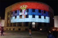 Palata Republike osvijetljena bojama zastave Srbije