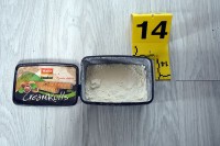 Drogu krio u kutiji od keksa