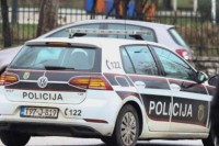 Muškarca oteli zbog djevojke, on iskočio iz automobila u pokretu i pobjegao