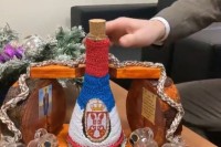 Grije zimi, ljeti znoji: Zašto je rakija omiljeno piće Srba