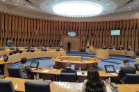 “Gori zemlja” u Parlamentu