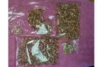 Putnica ispod pazuha krila 2 kilograma zlata, a vozač autobusa u ventilaciji 311 časovnika