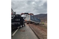Saobraćajna nesreća kod Gornjeg Milanovca; kamion probio ogradu na auto-putu
