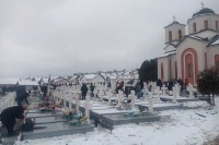 Hiljade ljudi obilježilo Zadušnice na groblju Mali Zejtinik