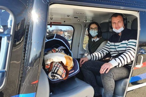 Хеликоптерски сервис бебе Василија и Дуњу и њихову мајку одвезао кући у Требиње
