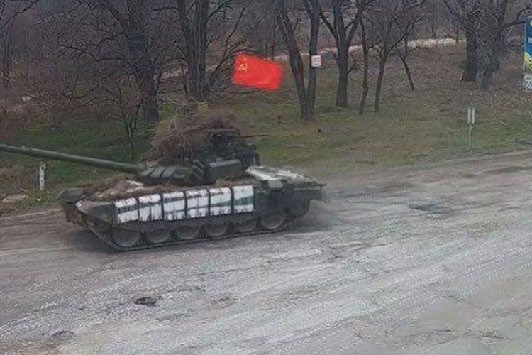 Руски тенк Т-72Б3 у близини Кијева