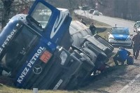 Prevrnula se cisterna, policija na terenu