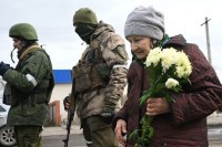 Један од становника Мариупоља, који је самостално напустио град дуж хуманитарног коридора.