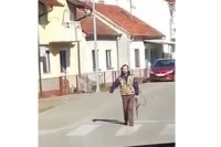 Sa puškom u ruci hodao Gradiškom, pa naoružan svratio u kafanu