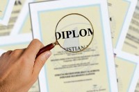 Za 4.000 evra prodala dvije falsifikovane fakultetske diplome