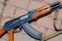 Dobojlija pijan s puškom hodao oko kuće