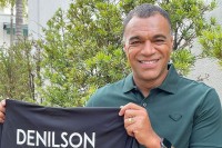 Slavni Brazilac Denilson ponovo se vraća na teren