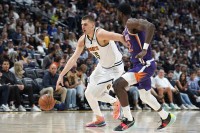 Jokić ponovo sjajan, ali su Finiks i Buker bili nezaustavljivi