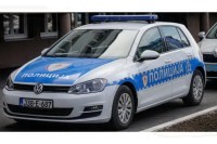 Odbio da plati piće, pa vrijeđao i udario policajca u glavu