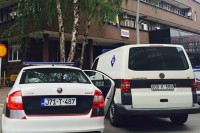 Zbog prodaje ulja kanabisa privedeni biznismen, manekenka i policajac,  tragaju za političarem