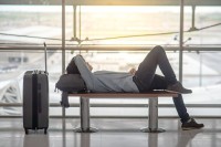 Kinez 14 godina živi na aerodromu zbog "zvocanja" porodice: Tražili da prestane da pije i puši VIDEO