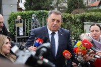 Dodik glasao u Generalnom konzulatu u Banjaluci: Svi građani Srpske da dobiju državljanstvo Srbije