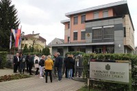 U Trebinju do 14 časova glasalo 65 % birača, red pred Konzulatom Srbije u Banjaluci