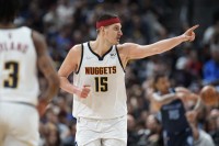 Jokić krvario, rušio rekorde i odveo Denver direktno u plej-of
