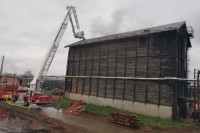 Požar na objektu "Nove DI Vrbas" u Banjaluci pod kontrolom, povrijeđen vatrogasac