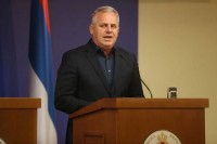 Miladin Stanić udaljen sa sjednice jer je vrijeđao Zoru Vidović