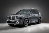 Редизајниран BMW X7 добио контроверзне нове фарове