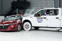 Колико су данашњи аутомобили безбједни: Прије 10 година овакав судар не бих преживио