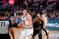 Denver poražen na startu plej-ofa, solidna partija Jokića