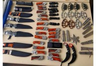 Policija oduzela desetine noževa i boksera iz radnji koje su ih neovlašćeno prodavale