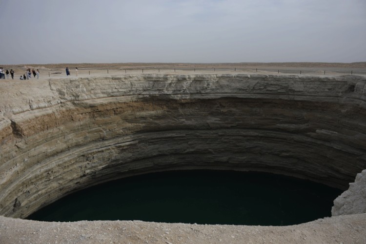 Плински кратер Дервезе