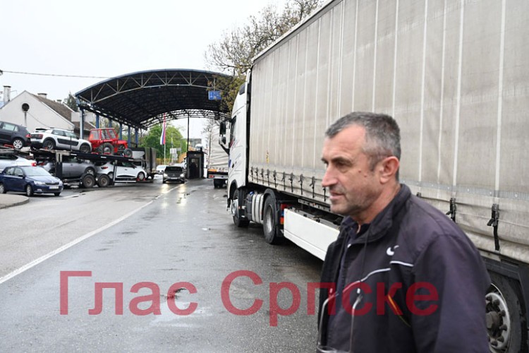 Velike gužve kamiona na auto-putu Banjaluka