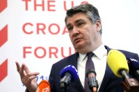 Milanović: Hrvati moraju dobiti garancije za Izborni zakon i to pisane, nema "majke mi"