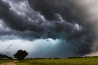 Žuto upozorenje zbog grmljavine i pljuskova za područja Banjaluke i Tuzle