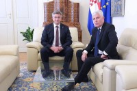 Čović pozvao Plenkovića i Milanovića da u EU i NATO-u pojačaju pritisak o izbornom zakonu